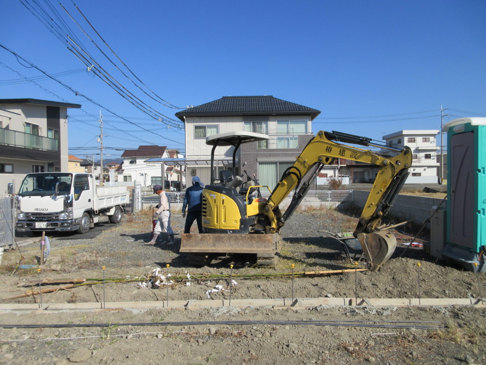 基礎工事着工です。