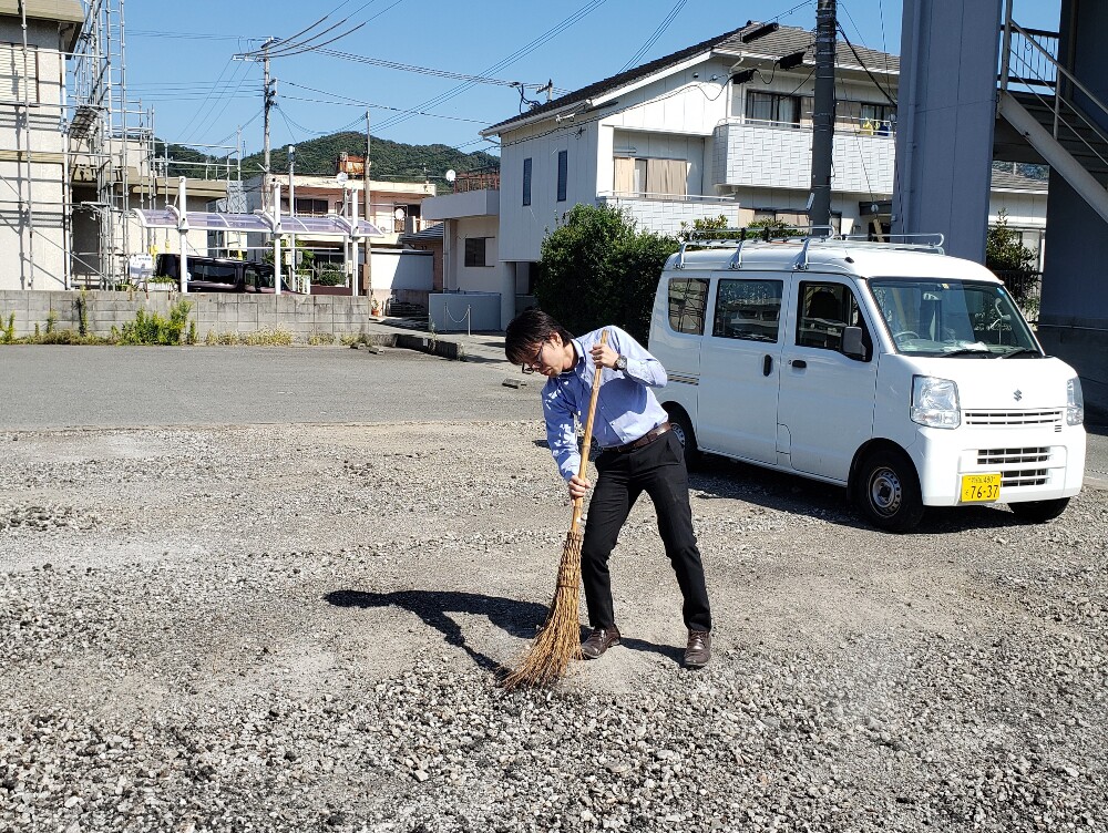 土地の掃除・・・(￣▽￣;)